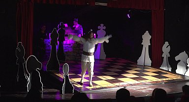  Merkezefendi Kent Tiyatrosu perdelerini açtı