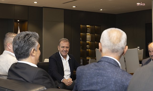 Mersin Büyükşehir Belediye Başkanı Seçer, muhtarlar ile bir araya geldi