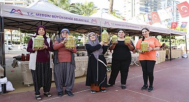 Mersin'de kadınların ürettiği yöresel ürünler Hasat Pazarı'nda vatandaşlarla buluşuyor