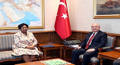 Milli Savunma Bakanı Güler, Güney Afrika Savunma ve Gaziler Bakanı Angelina Motshekga ile bir araya geldi