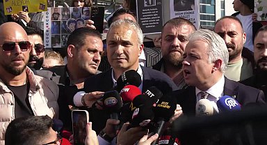 Minguzzi cinayeti kararı adliye önünde protesto edildi... Mattia Ahmet'in annesi gözyaşı döktü, fenalık geçirdi: Ben artık sadece ilahi adalete güveniyorum