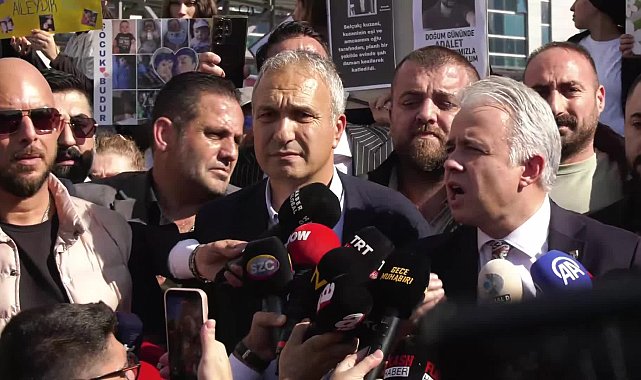 Minguzzi cinayeti kararı adliye önünde protesto edildi... Mattia Ahmet'in annesi gözyaşı döktü, fenalık geçirdi: Ben artık sadece ilahi adalete güveniyorum