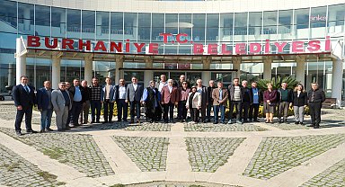 Muhtarlar, Burhaniye Belediyesi'nde bir araya geldi 