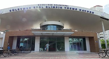 Muratpaşa Belediyesi’nin ücretsiz yüzme eğitimleri başladı 