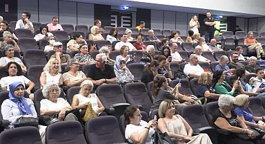 Muratpaşa Belediyesi Yaşlı Evleri üyelerinden İngilizce piyes