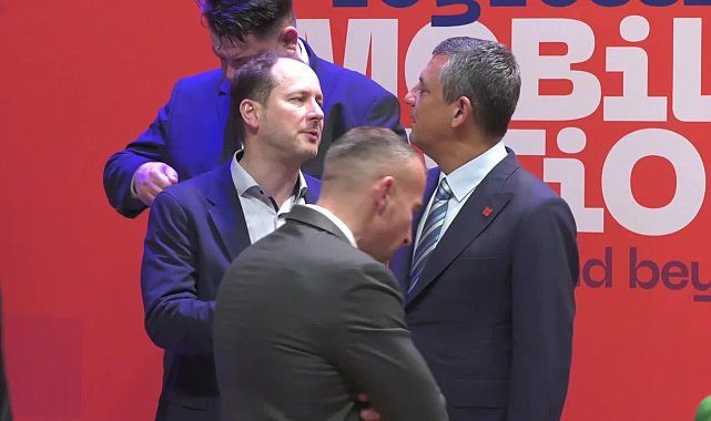 Özgür Özel Amsterdam’da PES kongresi sonrası düzenlenen liderler yemeğine katıldı