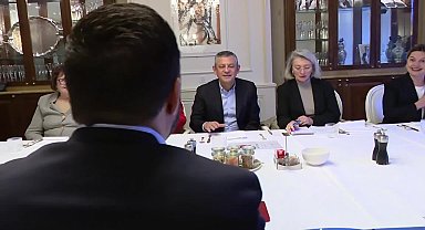 Özgür Özel İsviçre’de... Özel, SP Lideri Cedric Wermuth ile bir araya geldi