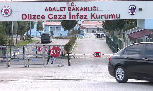 Özgür Özel, tutuklu Medya A.Ş. Genel Müdürü Pınar Türker’i cezaevinde ziyaret etti