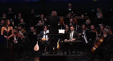 Özgür Özel, Zülfü Livaneli Senfonik Eserleri konserini izledi