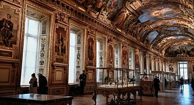 Louvre Müzesi'nde paha biçilmez kraliyet mücevherleri çalındı