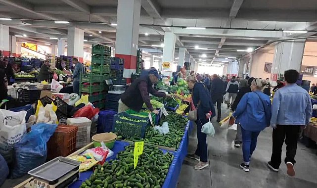 Soma’da pazar fiyatları el yakıyor, pazarcı da vatandaş da tepkili: “100 lira artık 10 lira yerine geçiyor