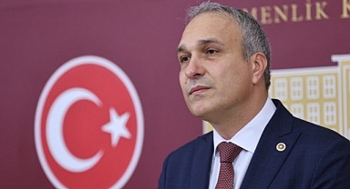 CHP’li Özçağdaş: Okullarda Cumhurbaşkanı posteri dayatması partizanlıktır
