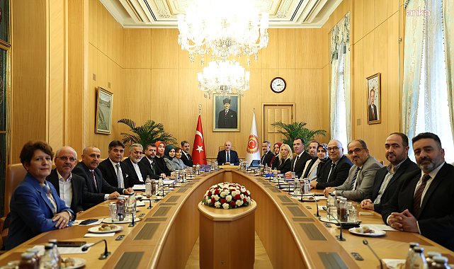 TBMM Başkanı Kurtulmuş, Büyük Aile Platformu üyelerini kabul etti: Çok sağlam aile değerlerine sahip olmamız bizim için büyük bir avantaj