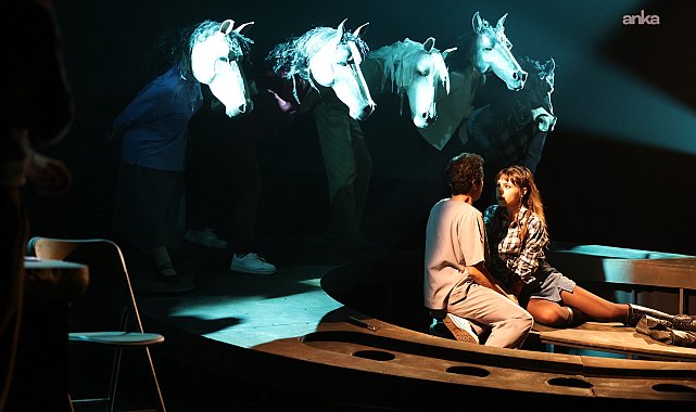 Tekirdağ Büyükşehir Belediyesi Şehir Tiyatroları, yeni sezonun ilk oyunuyla izleyicinin karşısına çıktı