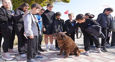 Tepebaşı Belediye Başkanı Ataç, çocuklarla birlikte Doğal Yaşam Merkezi’ni ziyaret etti
