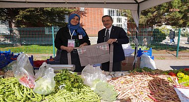 Tepebaşı Belediye Başkanı Ataç, Kadın Üretici Ürün Satış Noktası'nı ziyaret etti