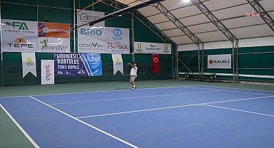 Tepebaşı Belediyesi'nin düzenlediği 3'üncü Geleneksel Kurtuluş Tenis Kupası Turnuvası'nın kazananları belli oldu 