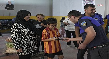 Turgutlu Belediyesi, 4 Ekim Dünya Hayvanları Koruma Günü dolayısıyla mama dağıttı