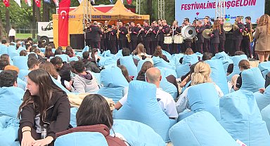 Üniversiteli gençler İzmir’e festivalle “merhaba” dedi