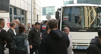 Ünlülere jandarma operasyonu... Sağlık kontrolünden geçirildiler, komutanlığa götürüldüler... Çevredekilerin çekimi tepki çekti