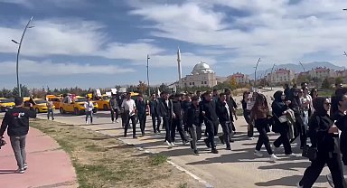 Van’da Rojin Kabaiş için yapılan eyleme taksicilerden destek...