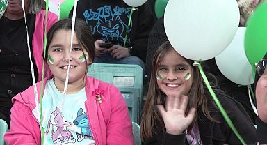 Yeşil beyaz tribünlerde pembe farkındalık