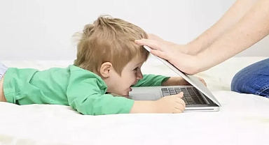 Çocukların ekran kullanımı sınırlandırılmalı: Uzmanlar müfredata zorunlu eğitim öneriyor