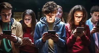 Sosyal medyadan uzak duranlar 6 ayda daha huzurlu oldu