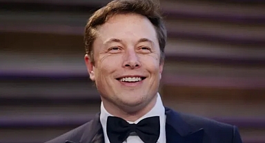 Neuralink'te devrim: Düşünce gücüyle robot kolu yönetip öptü