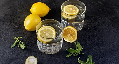 Sosyal medya yalanı çöktü: Sıcak limonlu su zayıflatmıyor