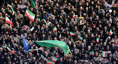 İran'da rejim karşıtı protestolar büyüyor, ilk can kaybı doğrulandı