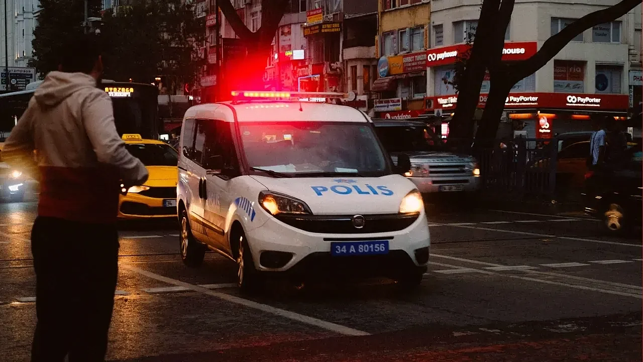 Bungalov vaadiyle vurgun yapan şebekeye 8 ilde operasyon